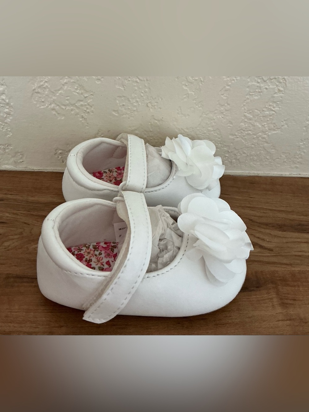 Olive & Edie Infant Baby Girls Crib Shoes Size 2 White Faux Leather Velcro Flowe